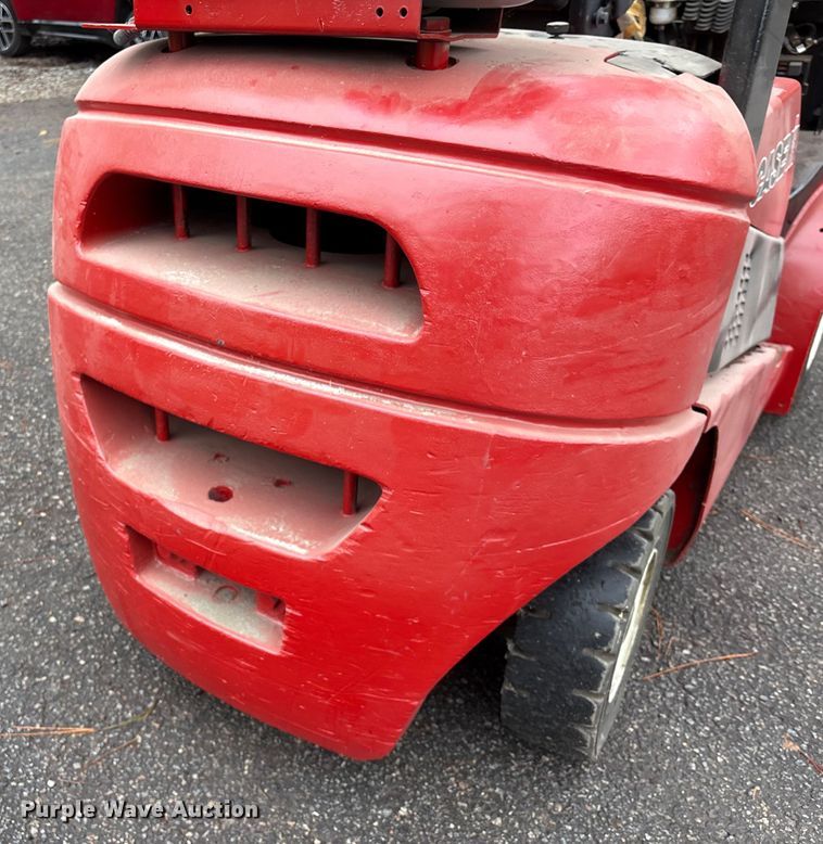 image for item EU7096 Clark C25 forklift