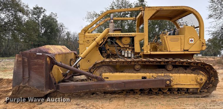 image for item EU7098 1979 International TD25E dozer