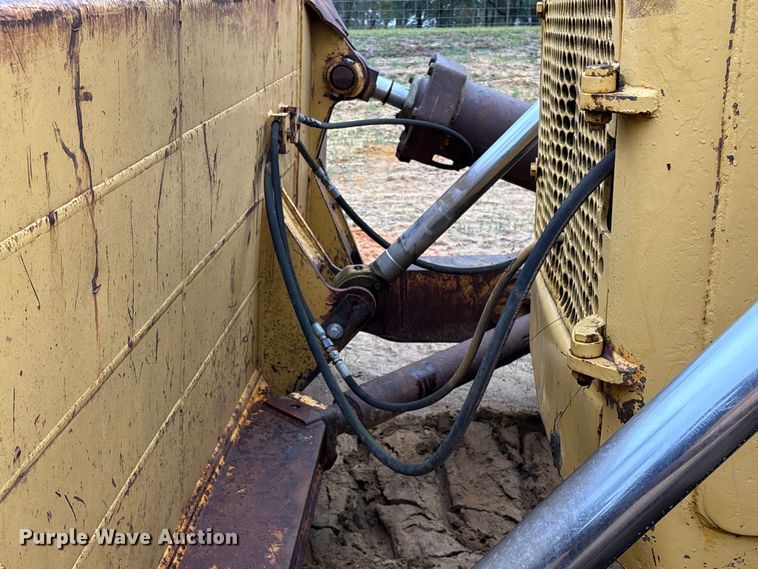 image for item EU7098 1979 International TD25E dozer