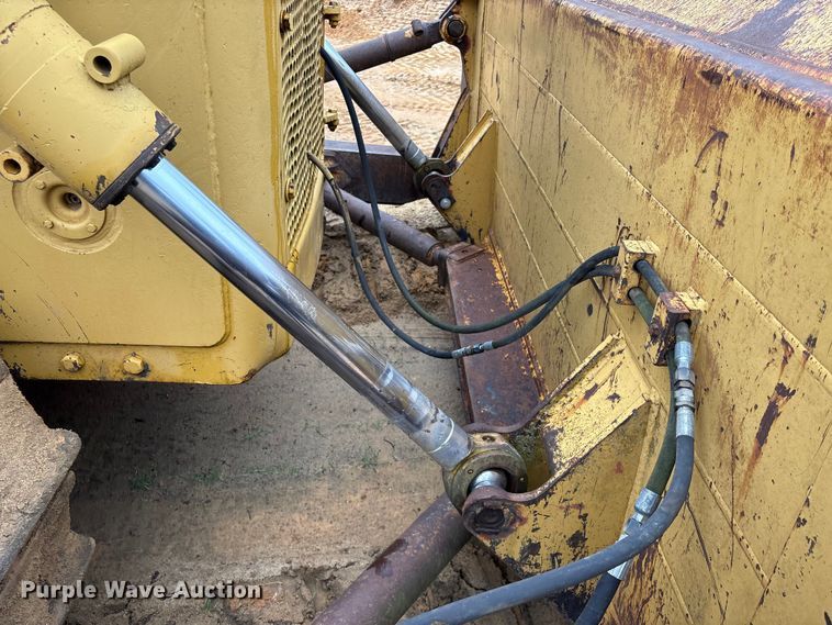 image for item EU7098 1979 International TD25E dozer