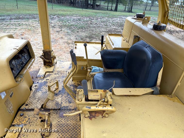 image for item EU7098 1979 International TD25E dozer