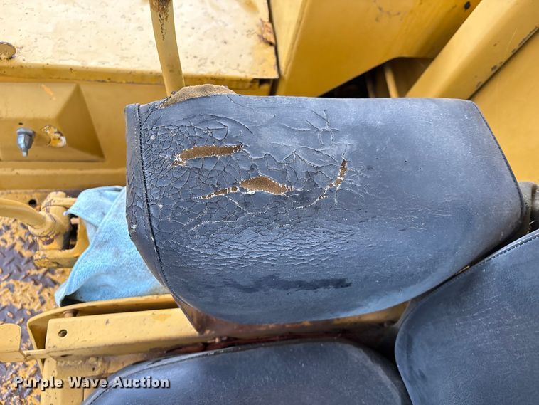 image for item EU7098 1979 International TD25E dozer