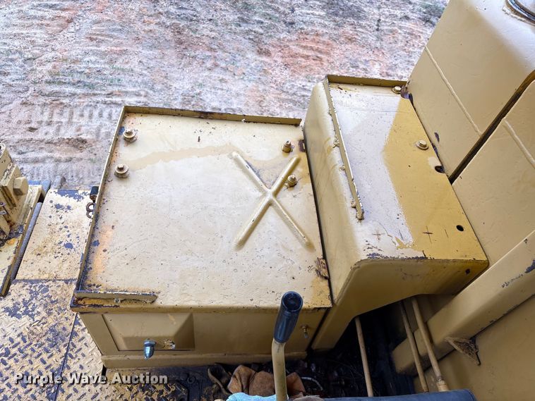 image for item EU7098 1979 International TD25E dozer