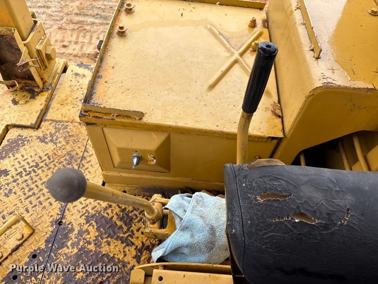 image for item EU7098 1979 International TD25E dozer