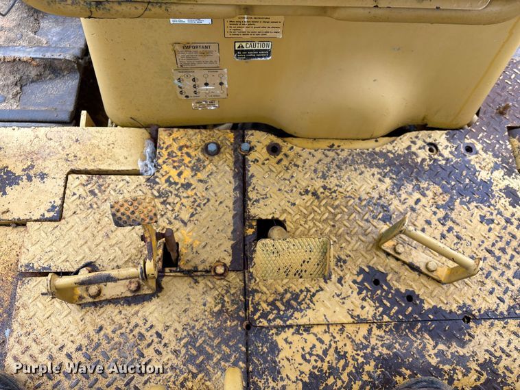 image for item EU7098 1979 International TD25E dozer