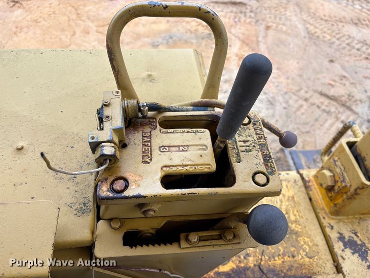 image for item EU7098 1979 International TD25E dozer