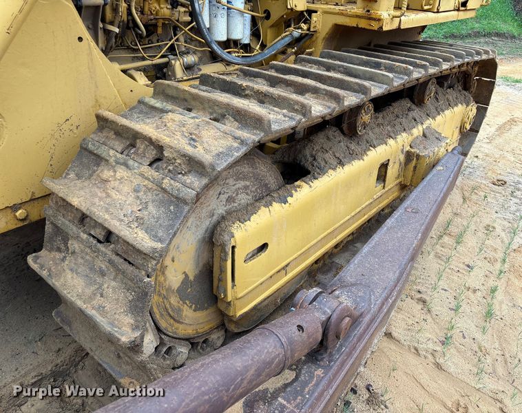 image for item EU7098 1979 International TD25E dozer