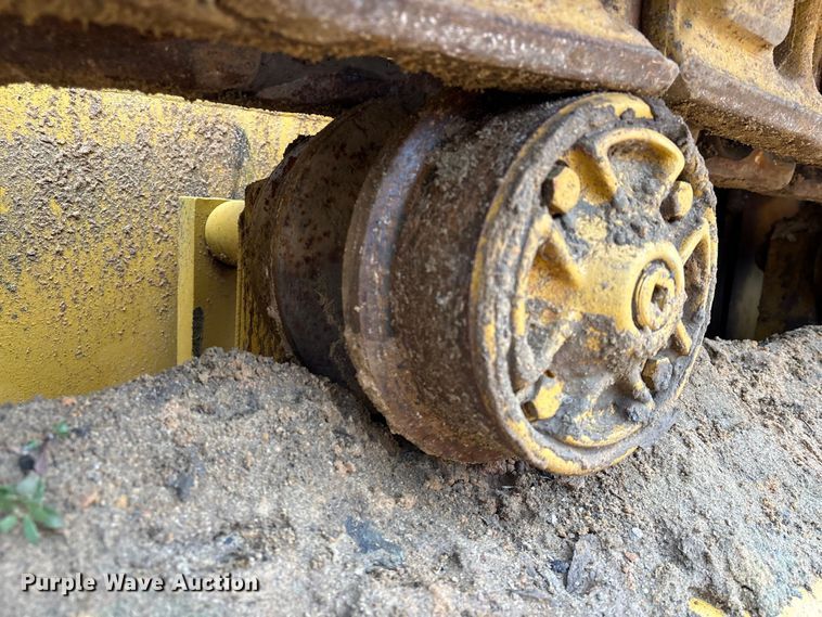 image for item EU7098 1979 International TD25E dozer