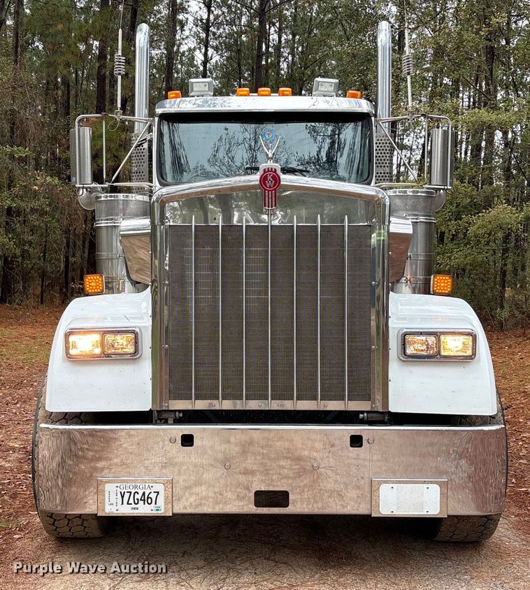 image for item EU7099 2014 Kenworth W900 semi truck