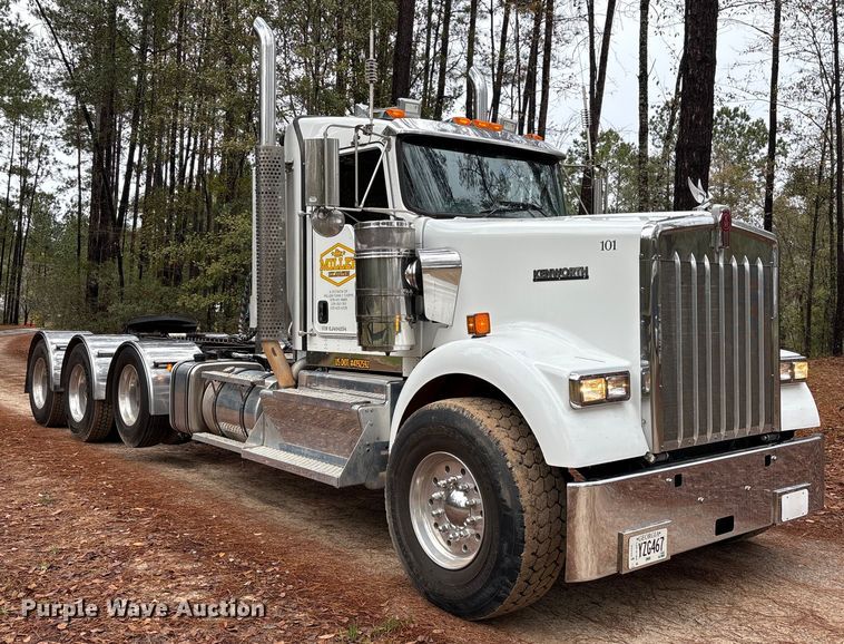 image for item EU7099 2014 Kenworth W900 semi truck