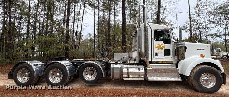 image for item EU7099 2014 Kenworth W900 semi truck
