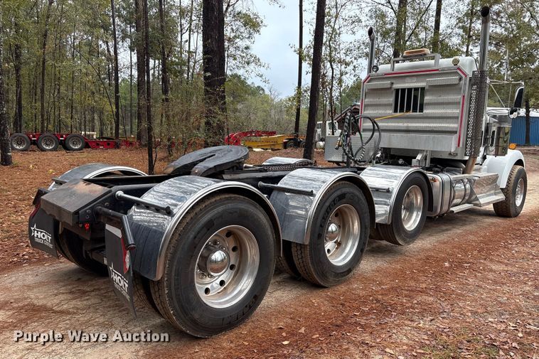 image for item EU7099 2014 Kenworth W900 semi truck