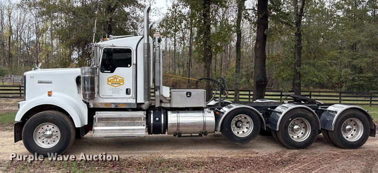 image for item EU7099 2014 Kenworth W900 semi truck