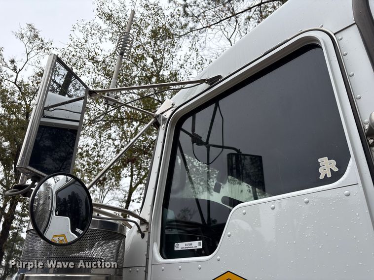 image for item EU7099 2014 Kenworth W900 semi truck