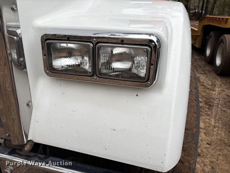 image for item EU7099 2014 Kenworth W900 semi truck