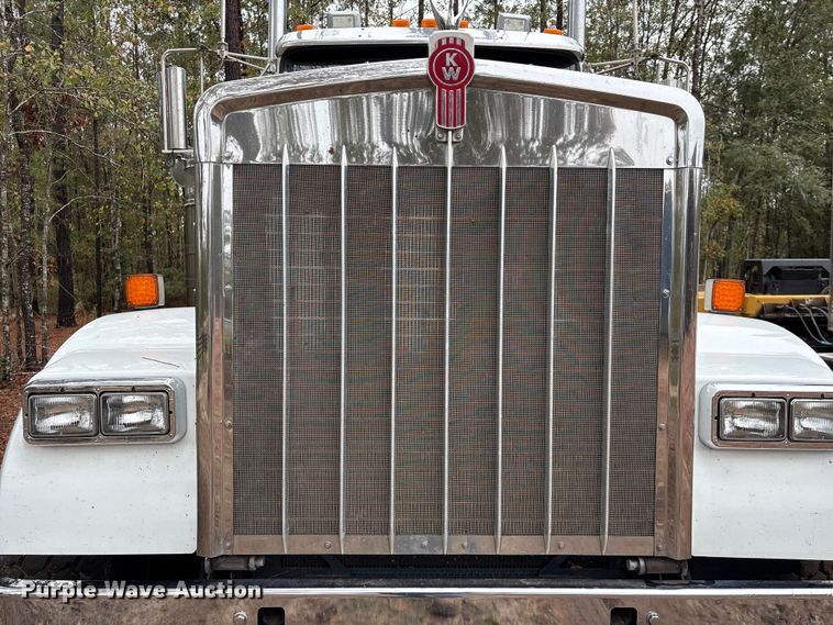 image for item EU7099 2014 Kenworth W900 semi truck