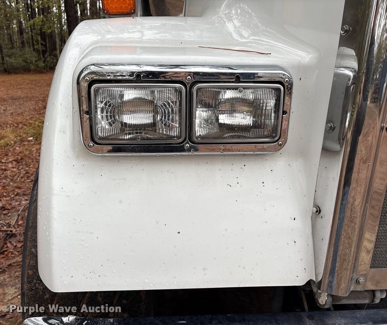 image for item EU7099 2014 Kenworth W900 semi truck