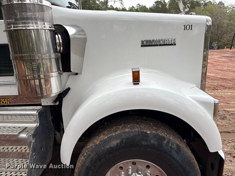 image for item EU7099 2014 Kenworth W900 semi truck