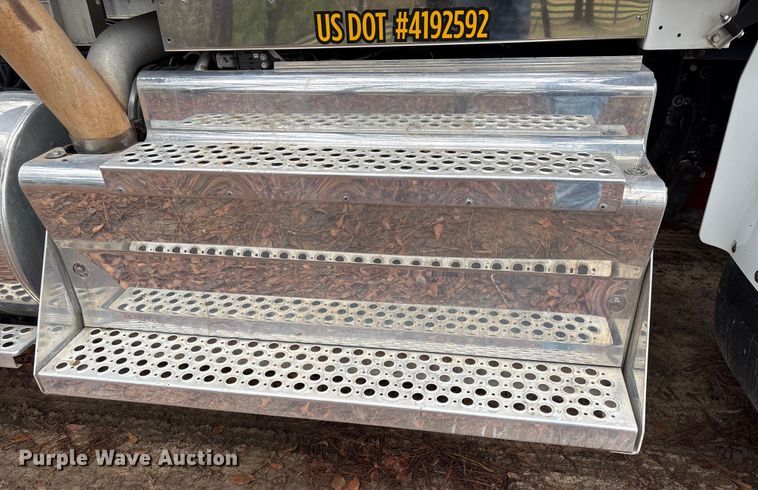 image for item EU7099 2014 Kenworth W900 semi truck