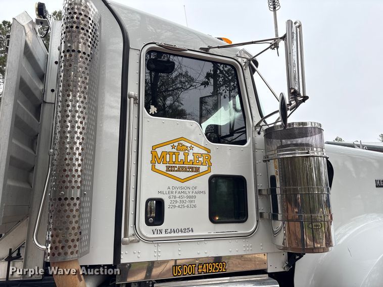 image for item EU7099 2014 Kenworth W900 semi truck