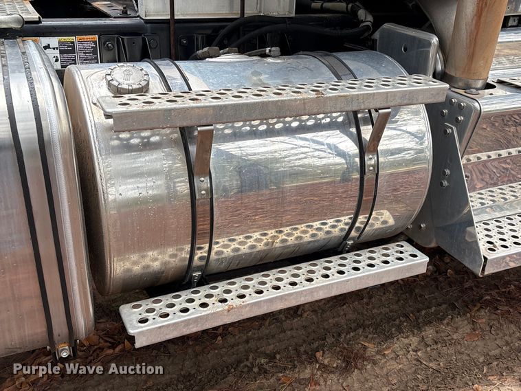 image for item EU7099 2014 Kenworth W900 semi truck