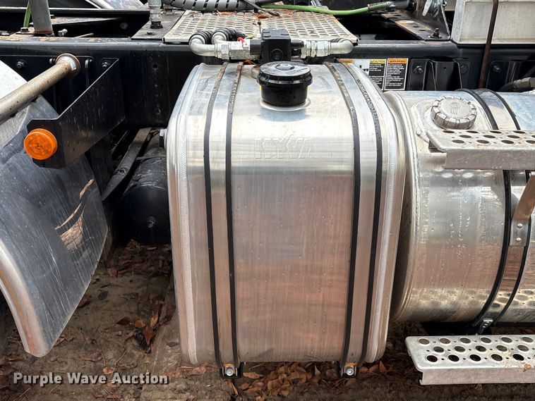 image for item EU7099 2014 Kenworth W900 semi truck