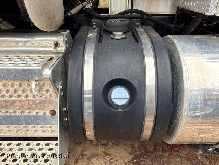 image for item EU7099 2014 Kenworth W900 semi truck