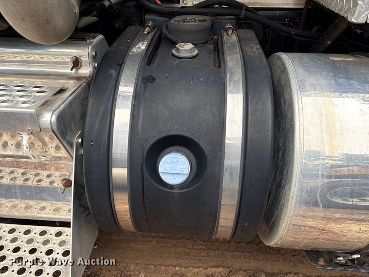 image for item EU7099 2014 Kenworth W900 semi truck