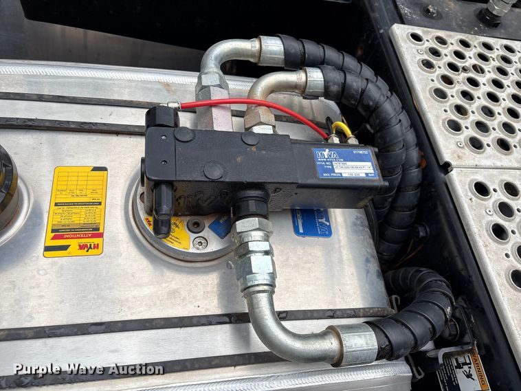 image for item EU7099 2014 Kenworth W900 semi truck