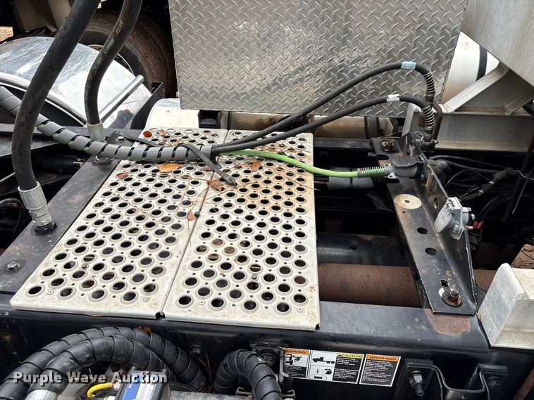 image for item EU7099 2014 Kenworth W900 semi truck