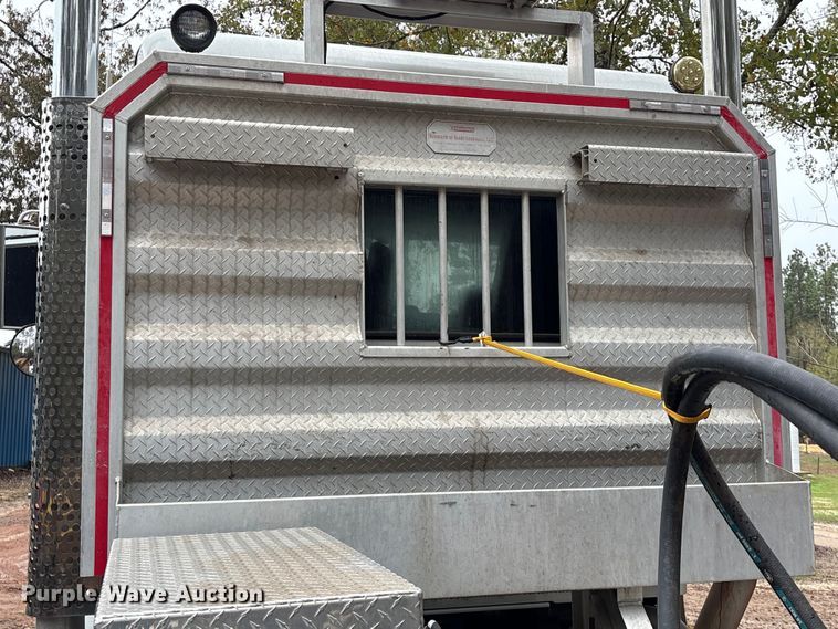 image for item EU7099 2014 Kenworth W900 semi truck