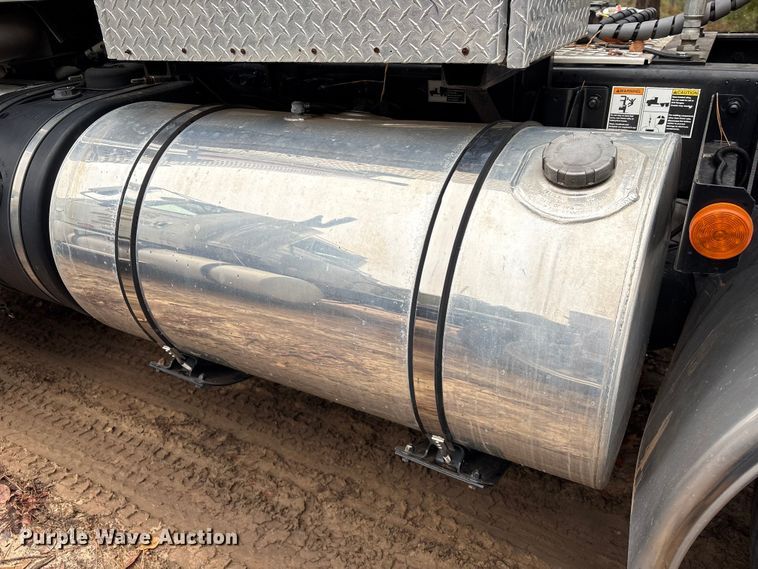 image for item EU7099 2014 Kenworth W900 semi truck