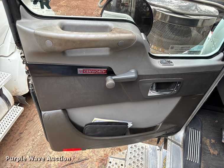 image for item EU7099 2014 Kenworth W900 semi truck