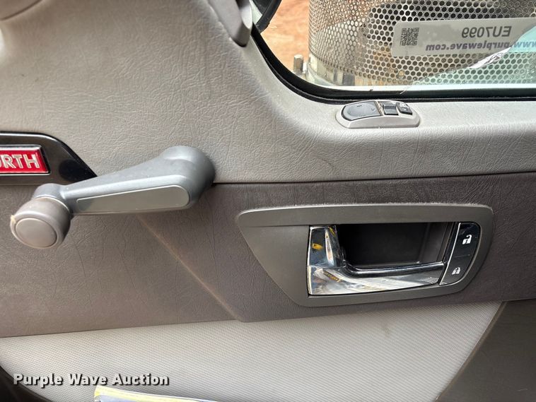 image for item EU7099 2014 Kenworth W900 semi truck