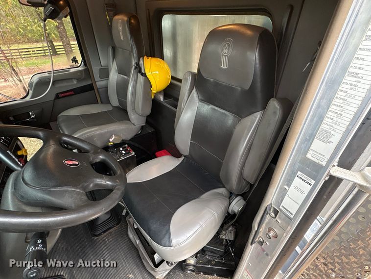 image for item EU7099 2014 Kenworth W900 semi truck