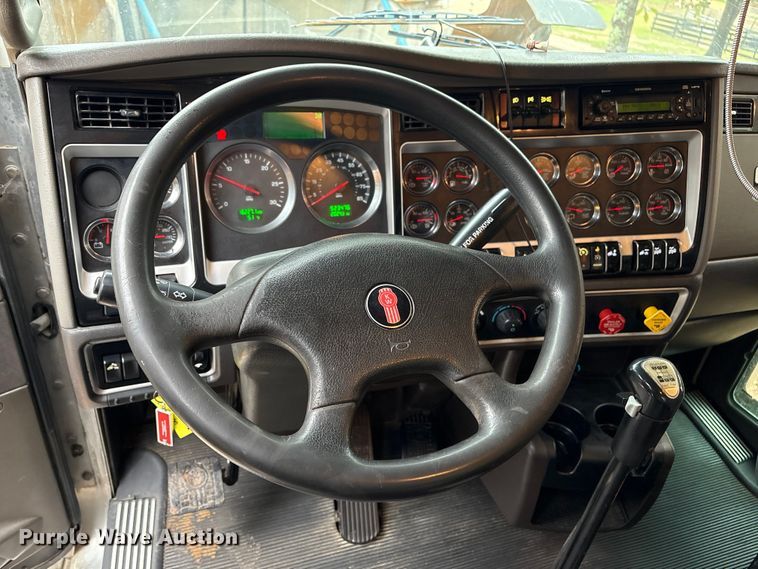 image for item EU7099 2014 Kenworth W900 semi truck