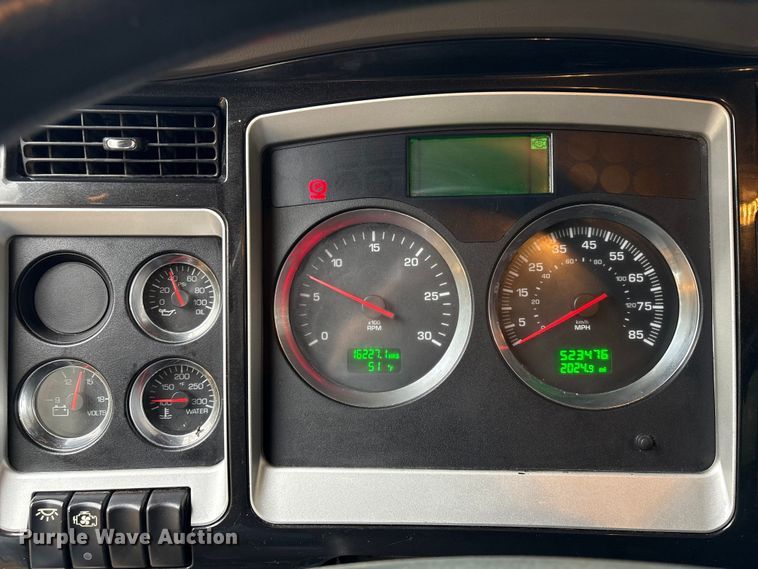 image for item EU7099 2014 Kenworth W900 semi truck