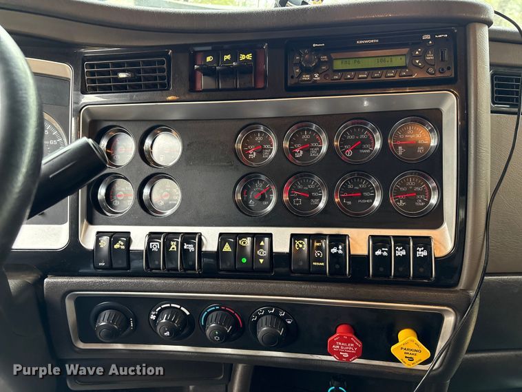 image for item EU7099 2014 Kenworth W900 semi truck