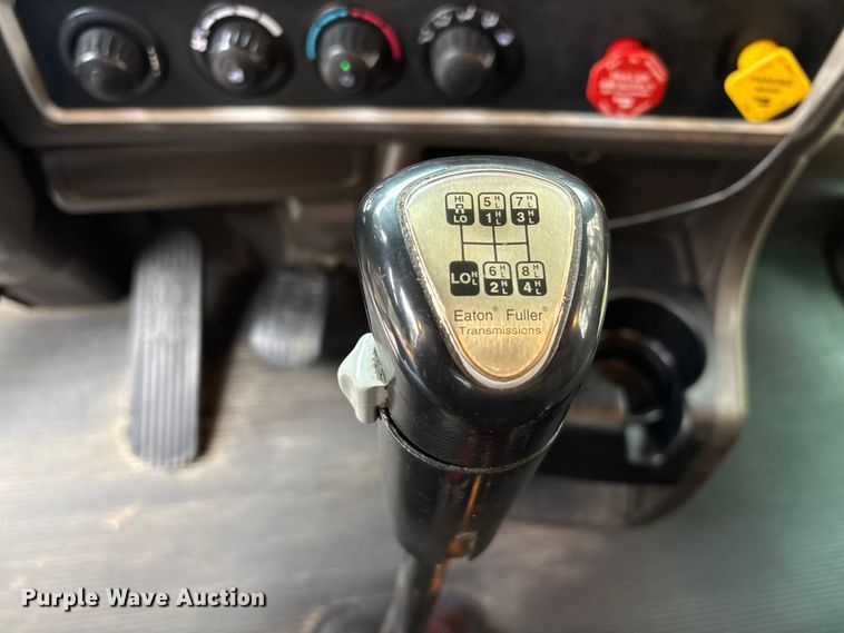 image for item EU7099 2014 Kenworth W900 semi truck