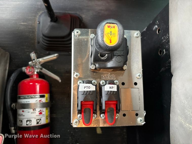 image for item EU7099 2014 Kenworth W900 semi truck