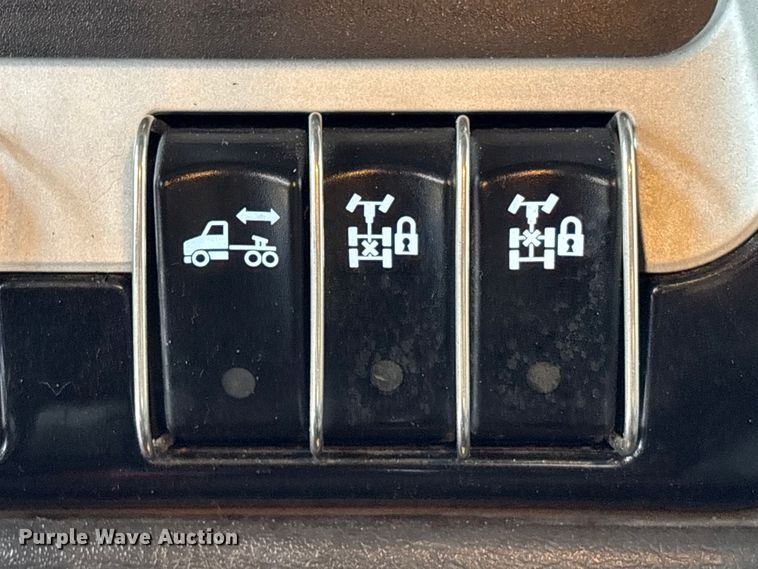 image for item EU7099 2014 Kenworth W900 semi truck