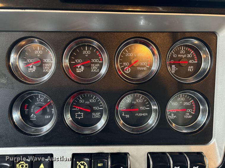 image for item EU7099 2014 Kenworth W900 semi truck