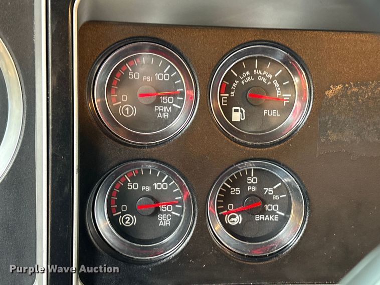 image for item EU7099 2014 Kenworth W900 semi truck