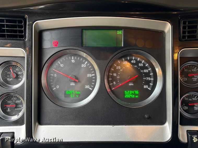 image for item EU7099 2014 Kenworth W900 semi truck