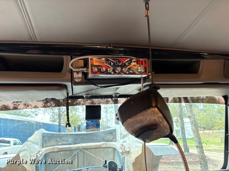 image for item EU7099 2014 Kenworth W900 semi truck