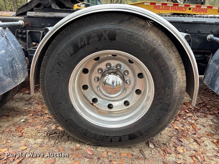 image for item EU7099 2014 Kenworth W900 semi truck