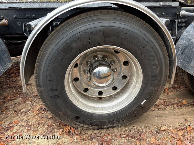 image for item EU7099 2014 Kenworth W900 semi truck