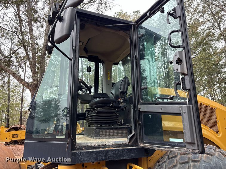 image for item EU7101 2020 Caterpillar CS54B single drum vibratory roller