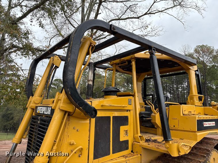 image for item EU7103 1989 Caterpillar D6H dozer