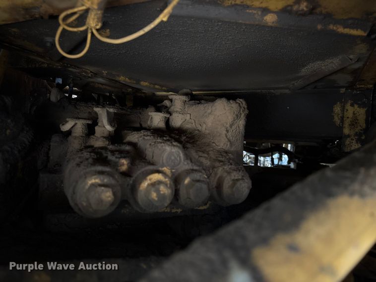 image for item EU7103 1989 Caterpillar D6H dozer